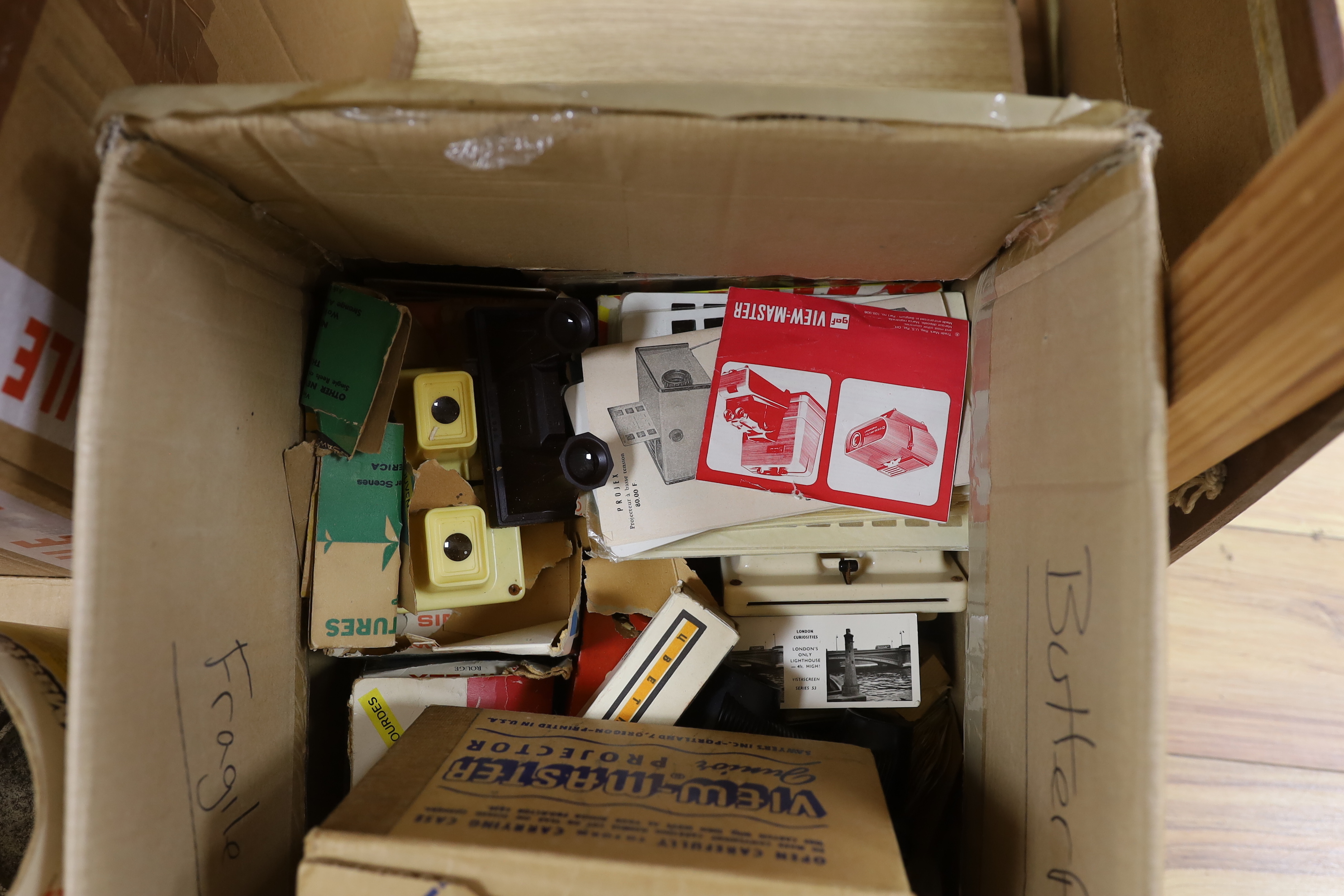 Fifteen View-Master viewers including a ‘Model K’, a Mickey Mouse viewer, etc. together with a boxed Junior Projector, a large View-Master projector in a Disney themed cylindrical ‘tub’, three additional View-Master card